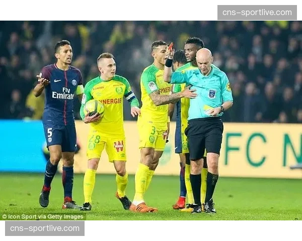 法甲裁判组将配备新一代通讯设备，相关操作音频或将成为转播增值内容