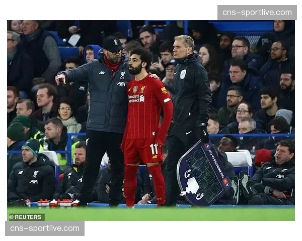 “联赛动态：英超联盟讨论引入新规，限制门将持球时间以加快比赛节奏？”