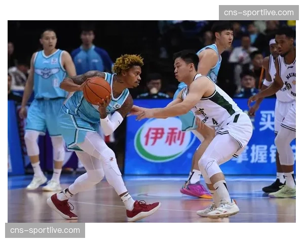 【2026年4月CBA联赛跑动强度与节奏变化·赛中·消息技术统计显示，本场比赛双方球员平均心率峰值高于赛季平均水平