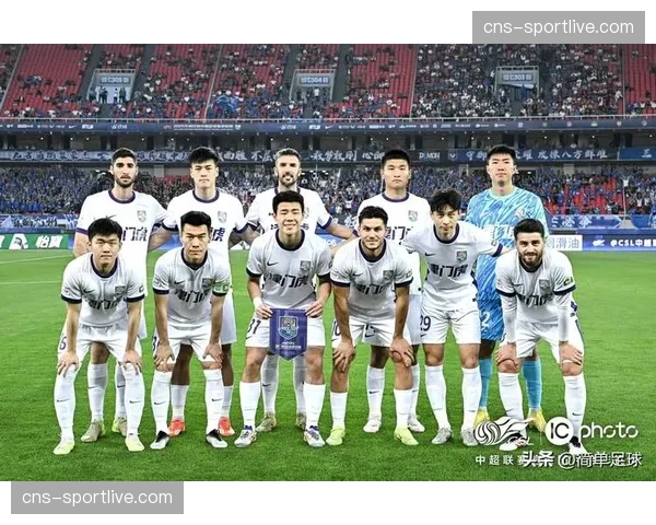 梅州客家对阵天津津门虎，主队连续四场通过定位球得分，凸显体系化部署